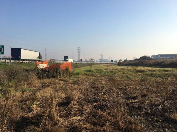 casale in vendita a Piacenza in zona Caorsana