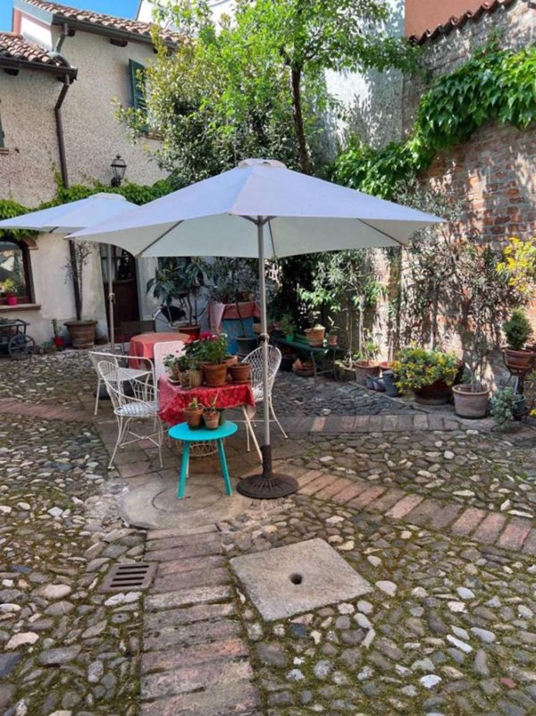 casa indipendente in vendita a Piacenza in zona Centro Storico
