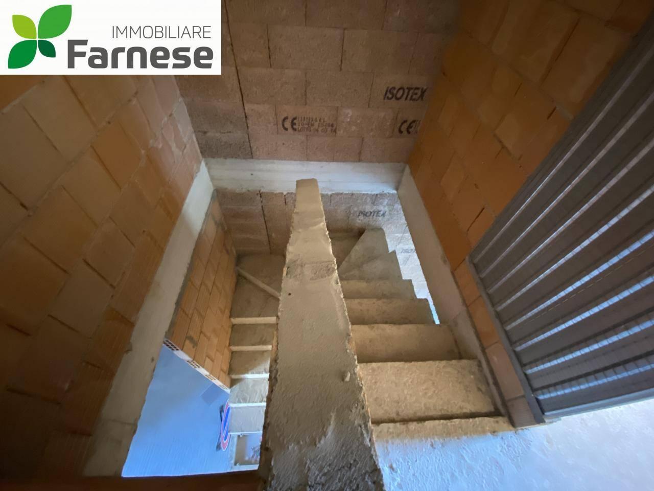 casa indipendente in vendita a Piacenza in zona Infrangibile