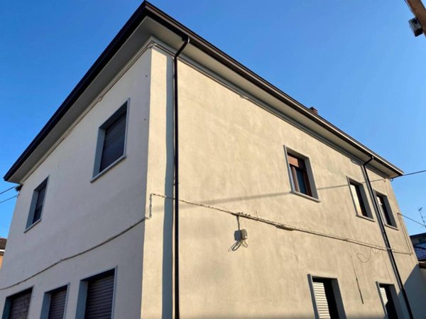 casa indipendente in vendita a Piacenza in zona Roncaglia / Fossadello