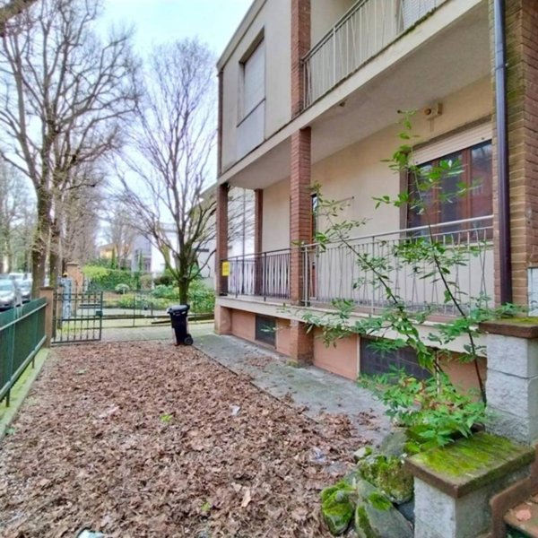casa indipendente in vendita a Piacenza in zona Centro Storico