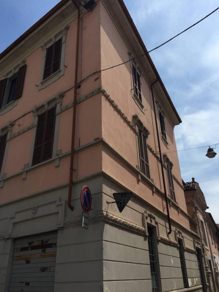 negozio in vendita a Piacenza in zona Centro Storico