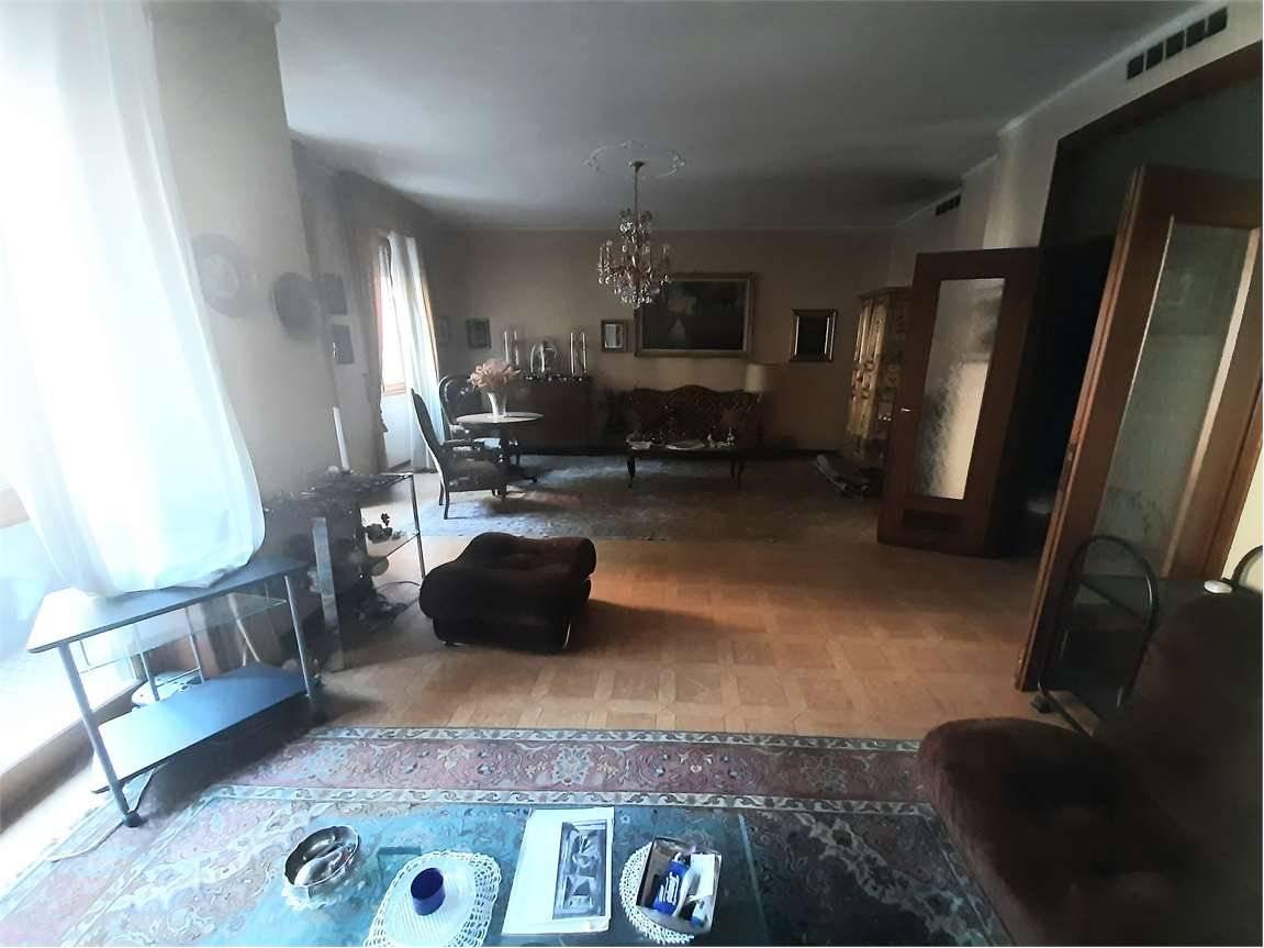 appartamento in vendita a Piacenza in zona Centro Storico