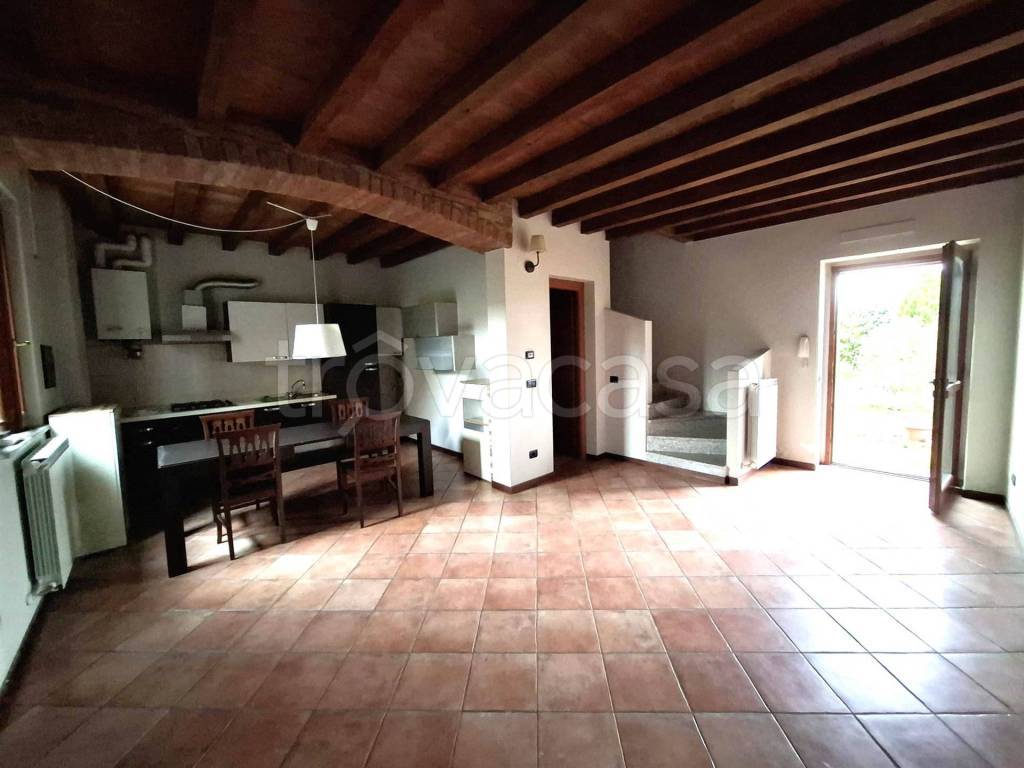 casa indipendente in vendita a Piacenza in zona Pittolo