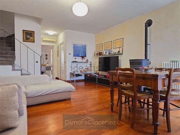 casa indipendente in vendita a Piacenza in zona Pittolo