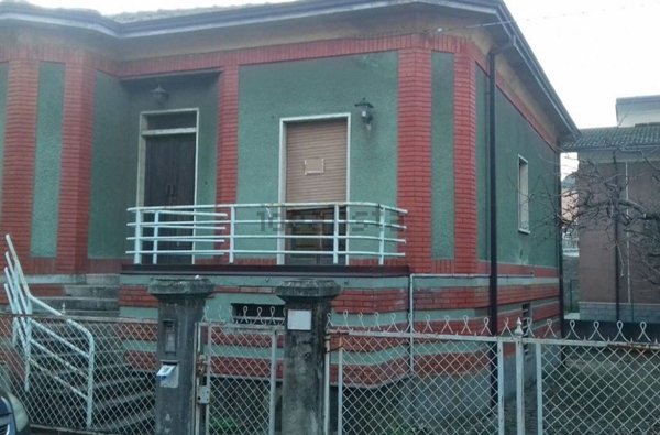 casa indipendente in vendita a Piacenza in zona Barriera Genova