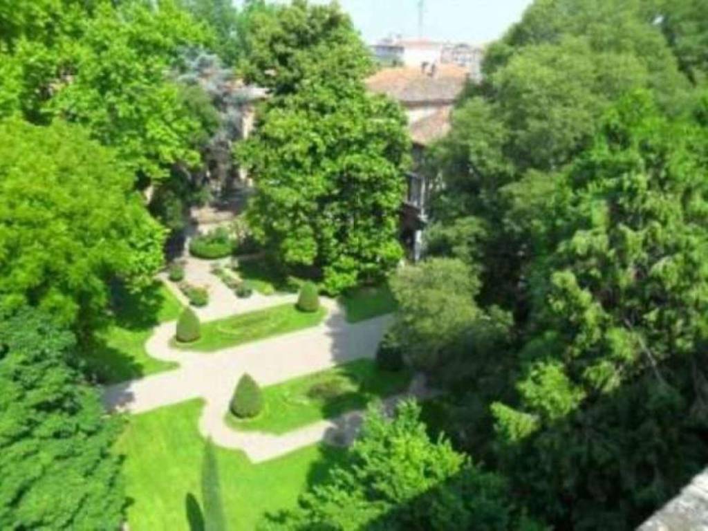 appartamento in vendita a Piacenza in zona Centro Storico