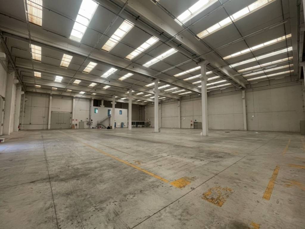 capannone in vendita a Piacenza in zona Caorsana