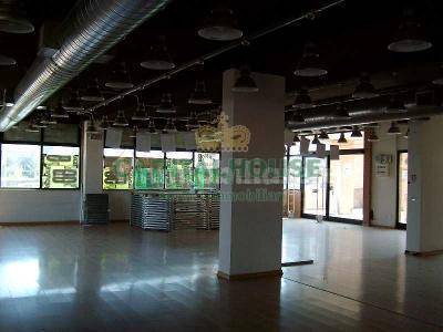 locale commerciale in vendita a Piacenza