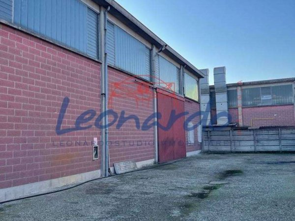 locale commerciale in vendita a Piacenza in zona Caorsana