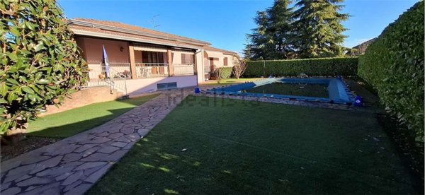 casa indipendente in vendita a Piacenza in zona Borgotrebbia