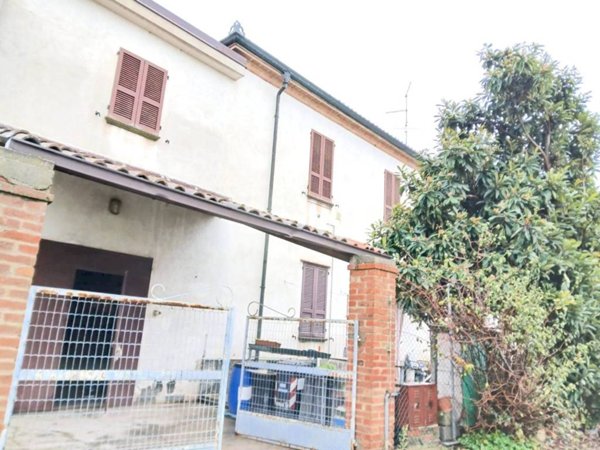 casa indipendente in vendita a Piacenza in zona Roncaglia / Fossadello