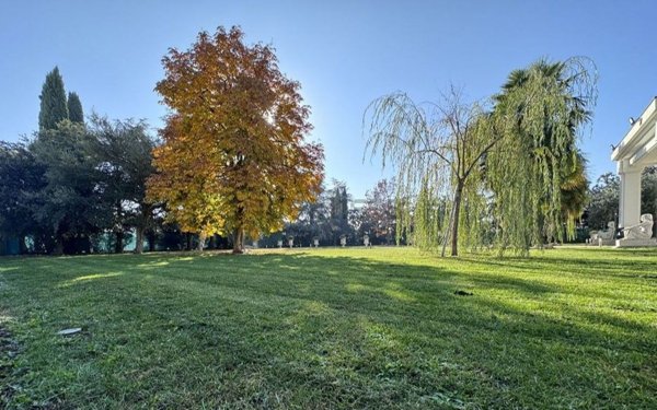 casa indipendente in vendita a Piacenza in zona Montale