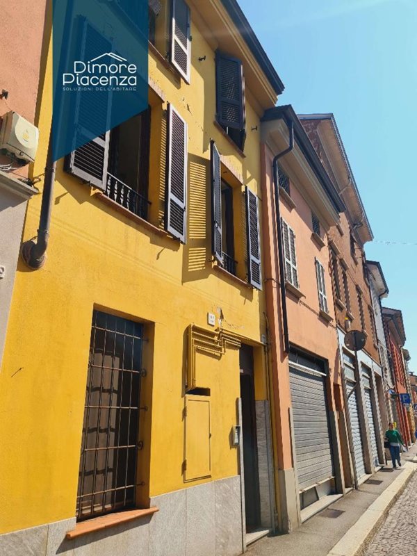 appartamento in vendita a Piacenza in zona Centro Storico