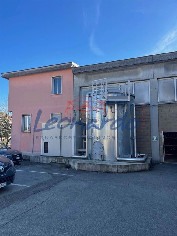 capannone in vendita a Piacenza in zona Caorsana