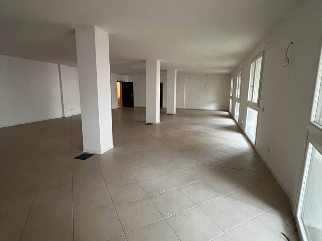 ufficio in vendita a Piacenza in zona Baia del Re