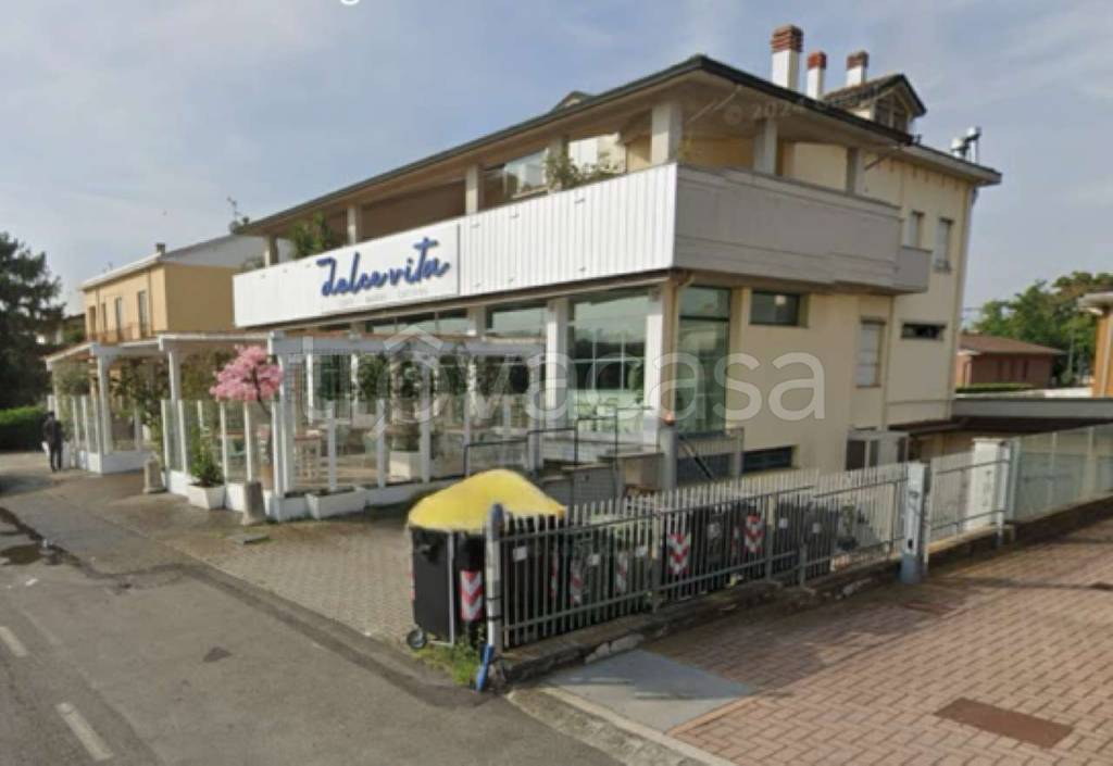 negozio in vendita a Piacenza in zona Veggioletta