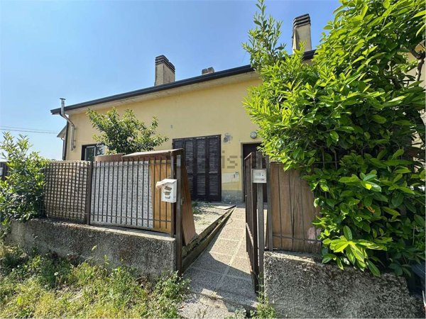 appartamento in vendita a Piacenza in zona Roncaglia / Fossadello