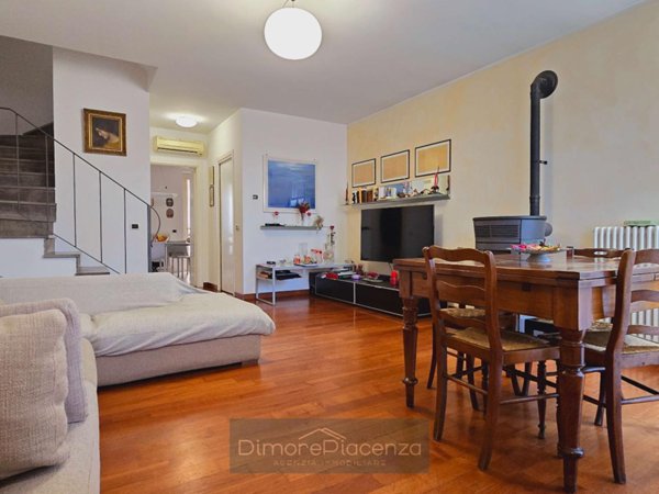 casa indipendente in vendita a Piacenza in zona Pittolo