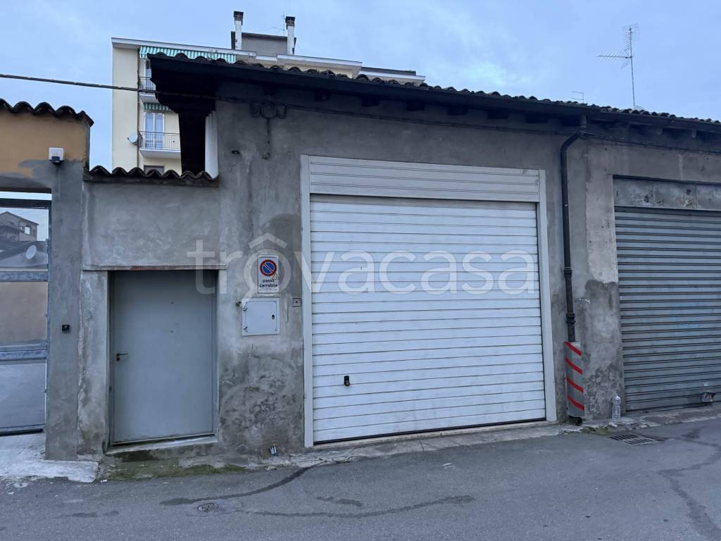 locale commerciale in vendita a Piacenza in zona Barriera Milano