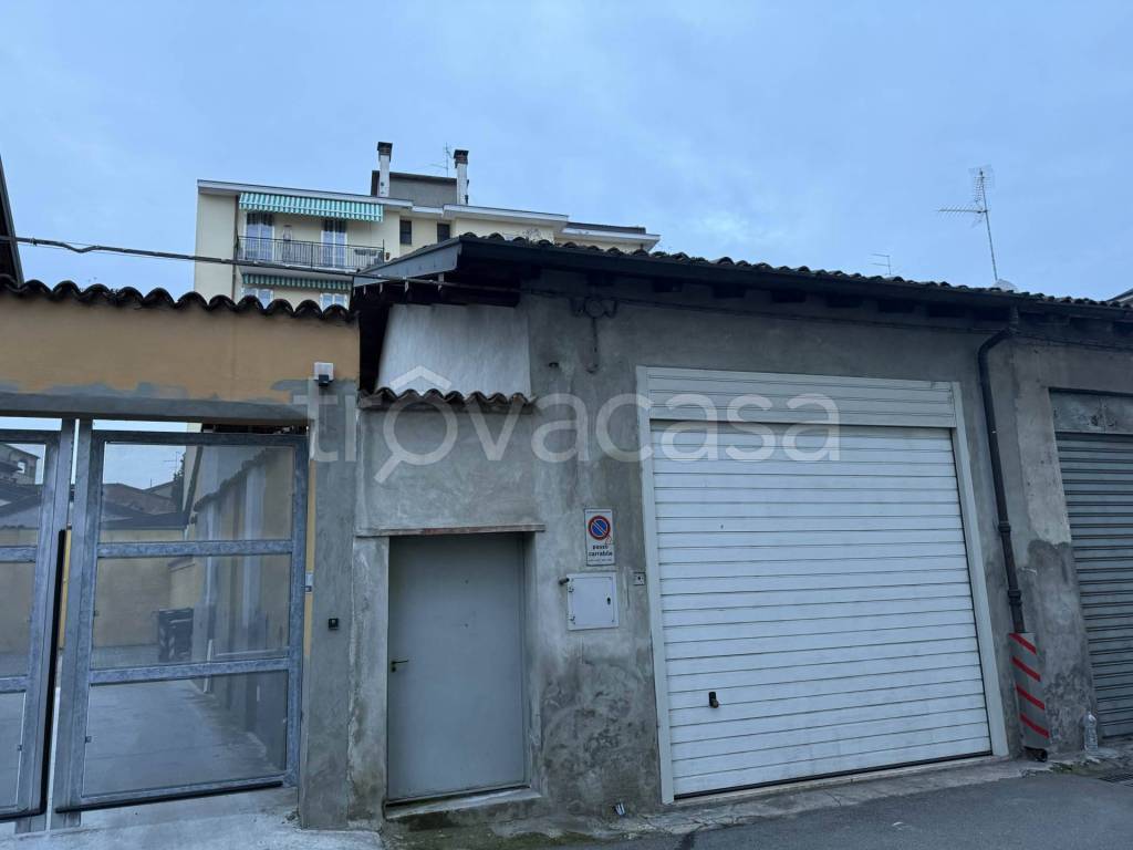 locale commerciale in vendita a Piacenza in zona Barriera Milano