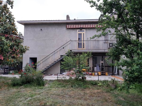 casa indipendente in vendita a Piacenza in zona Borgotrebbia