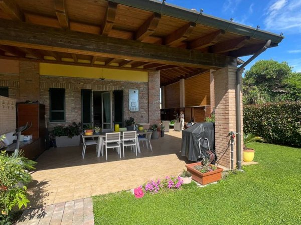 casa indipendente in vendita a Piacenza in zona Vallera
