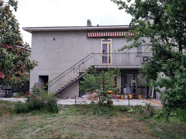casa indipendente in vendita a Piacenza in zona Borgotrebbia