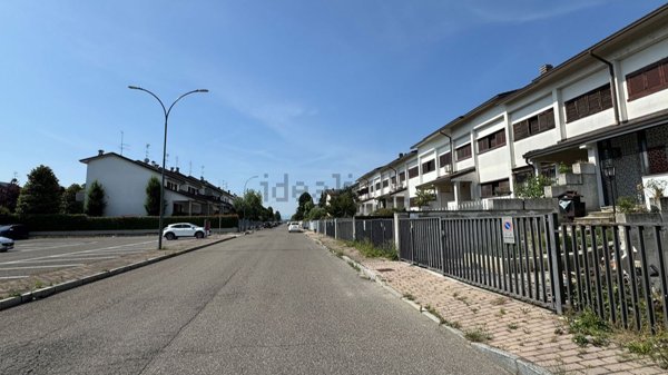 casa indipendente in vendita a Piacenza in zona Besurica