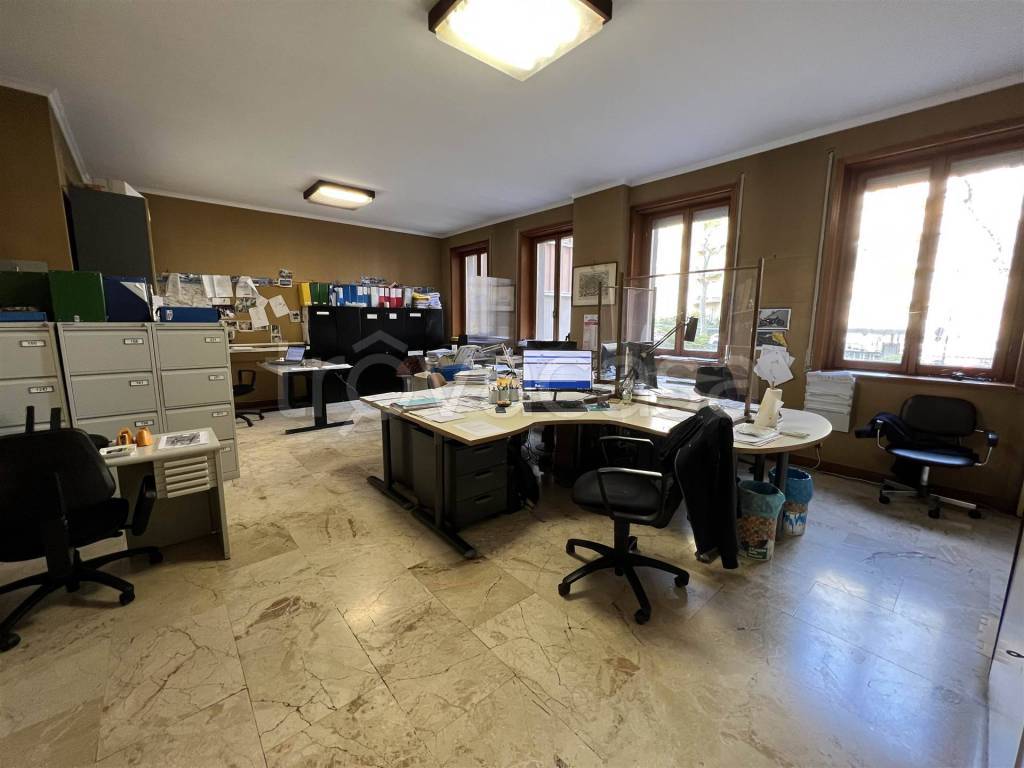 ufficio in vendita a Piacenza in zona Barriera Genova
