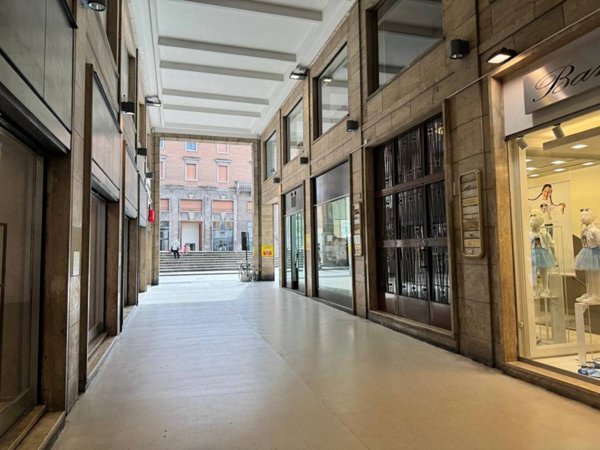 negozio in vendita a Piacenza in zona Centro Storico