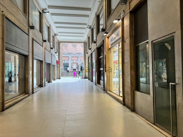 negozio in vendita a Piacenza in zona Centro Storico