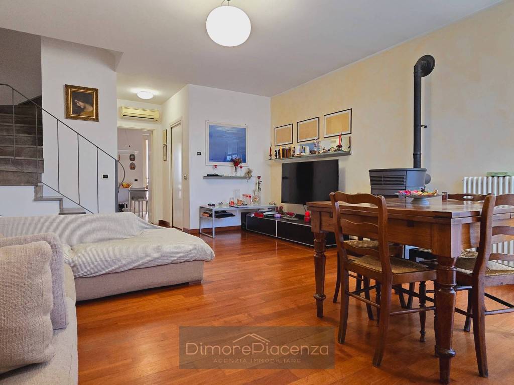 casa indipendente in vendita a Piacenza in zona Pittolo