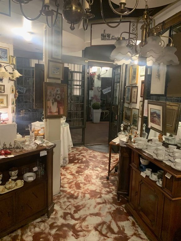 locale commerciale in vendita a Piacenza