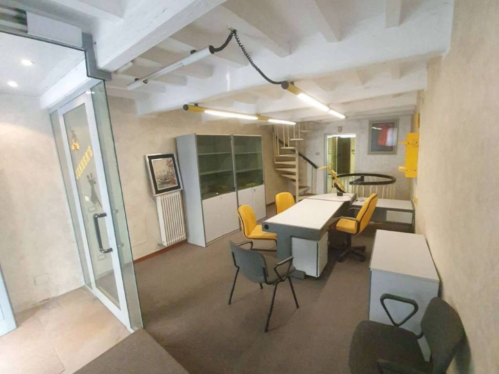 casa indipendente in vendita a Piacenza in zona Centro Storico