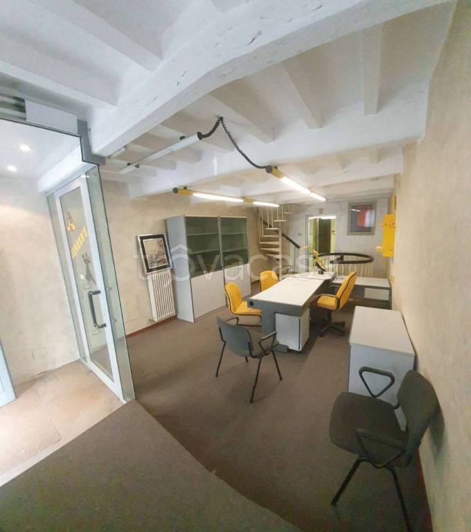 casa indipendente in vendita a Piacenza in zona Centro Storico