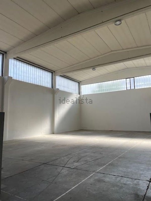 capannone in vendita a Piacenza in zona Veggioletta