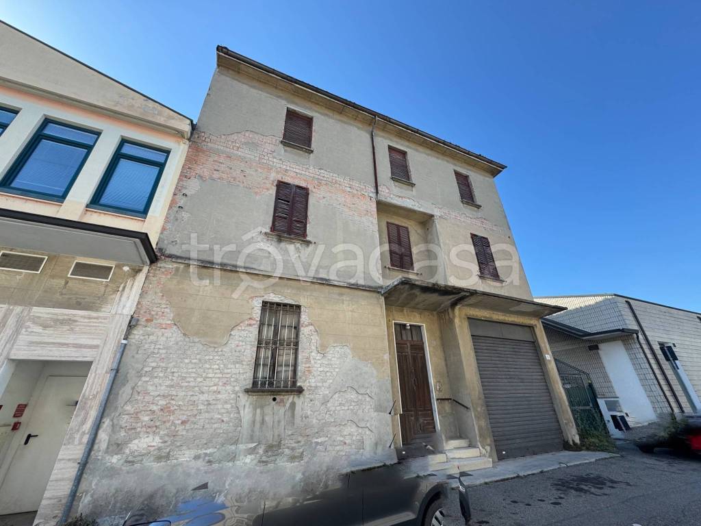 casa indipendente in vendita a Piacenza in zona Farnesiana