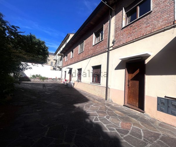 casa indipendente in vendita a Piacenza in zona Borgotrebbia