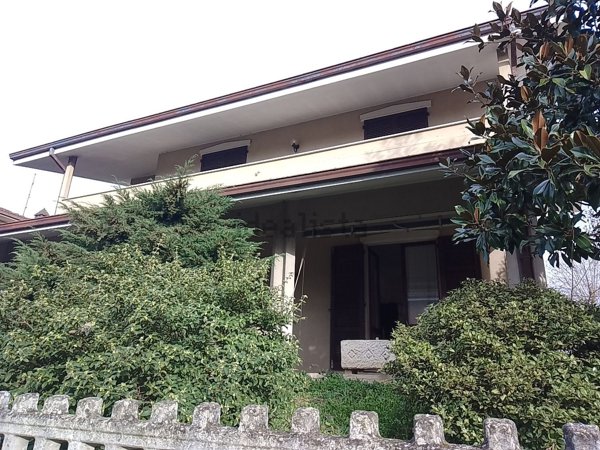 casa indipendente in vendita a Piacenza in zona San Bonico