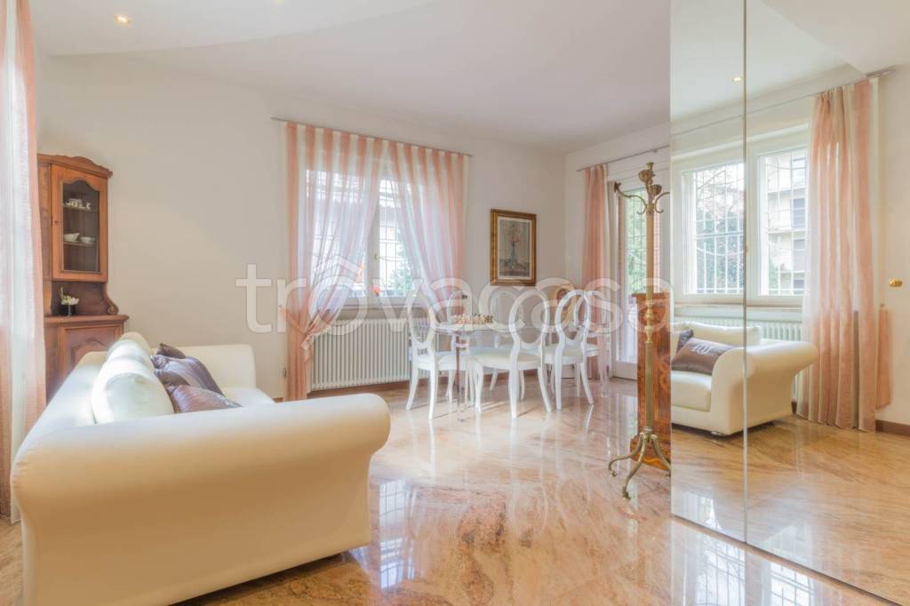casa indipendente in vendita a Piacenza in zona Belvedere / Quartiere Duemila