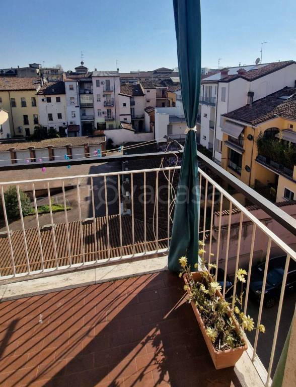 appartamento in vendita a Piacenza in zona Centro Storico