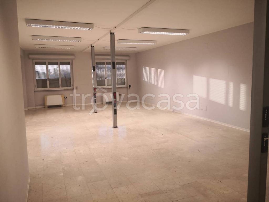 ufficio in vendita a Piacenza