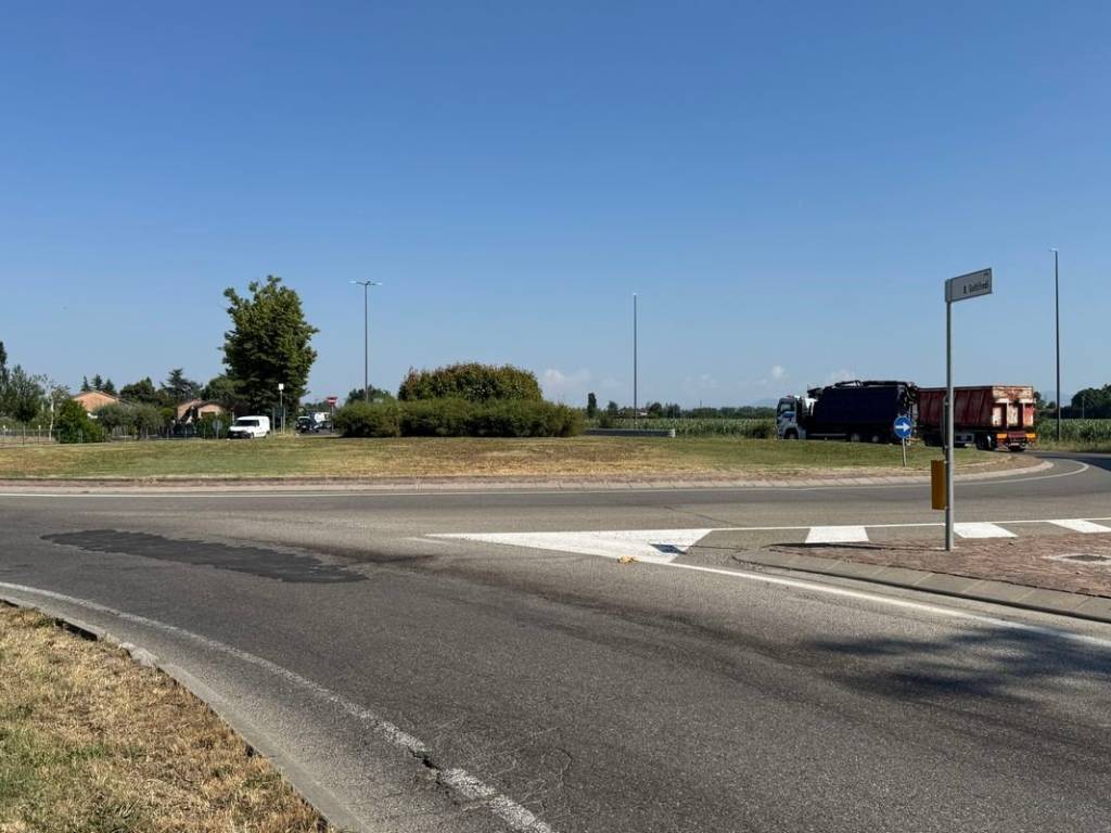 intera palazzina in vendita a Piacenza in zona Montale