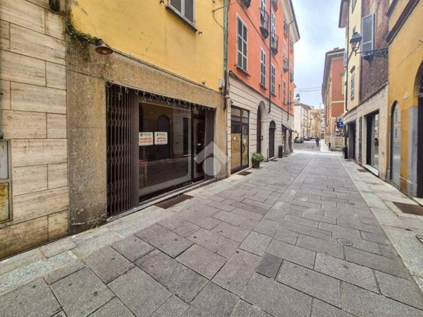 negozio in vendita a Piacenza in zona Centro Storico