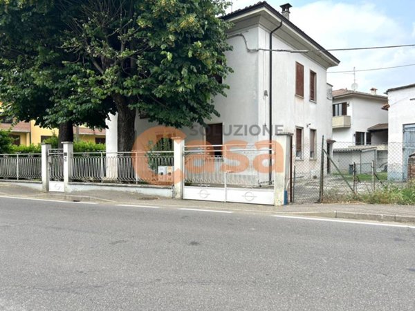 casa indipendente in vendita a Piacenza in zona Quarto