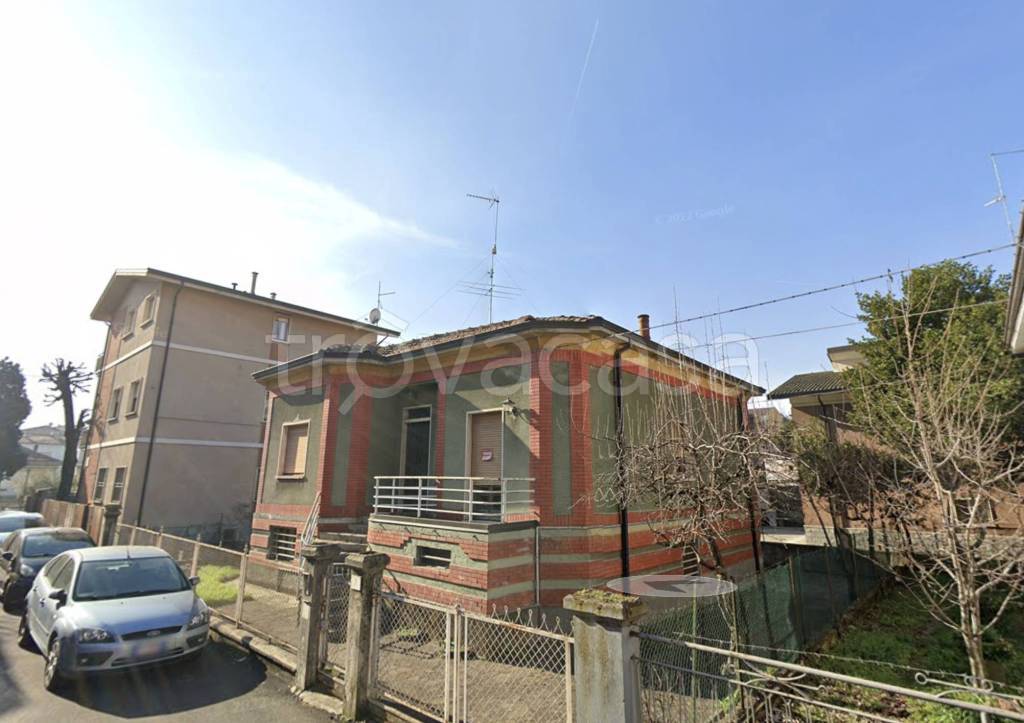 casa indipendente in vendita a Piacenza in zona Stadio