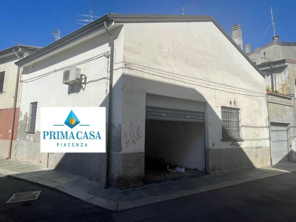 casa indipendente in vendita a Piacenza in zona Centro Storico