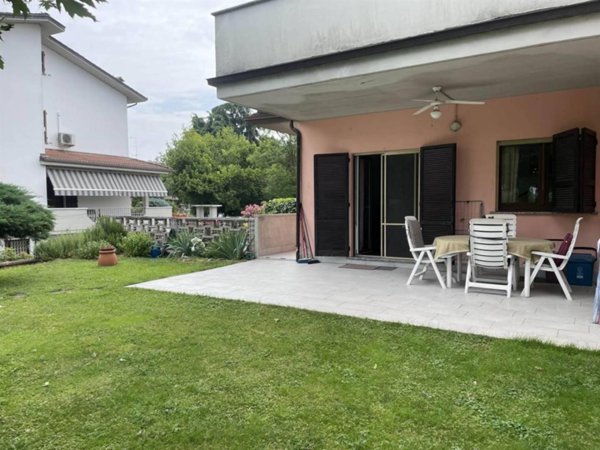 casa indipendente in vendita a Piacenza in zona Pittolo