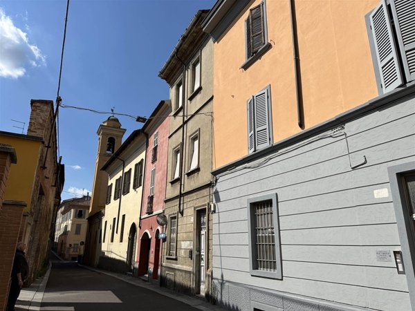 casa indipendente in vendita a Piacenza in zona Centro Storico
